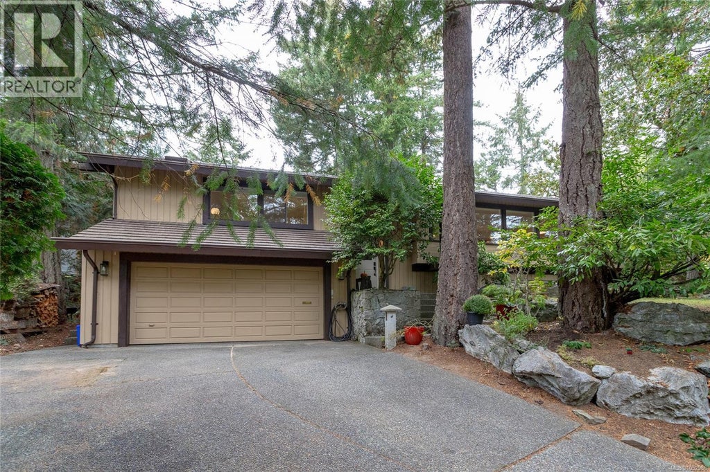 1043 PONDWOOD LANE, SAANICH, BC V8X 4S6 - Image 2704179621.jpeg?d=l