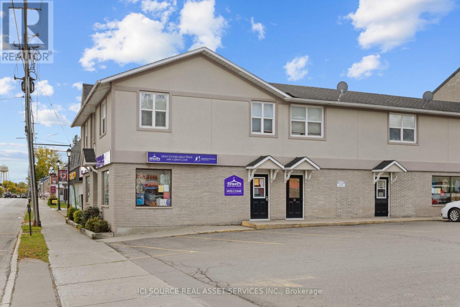 3 - 48 WILSON STREET W