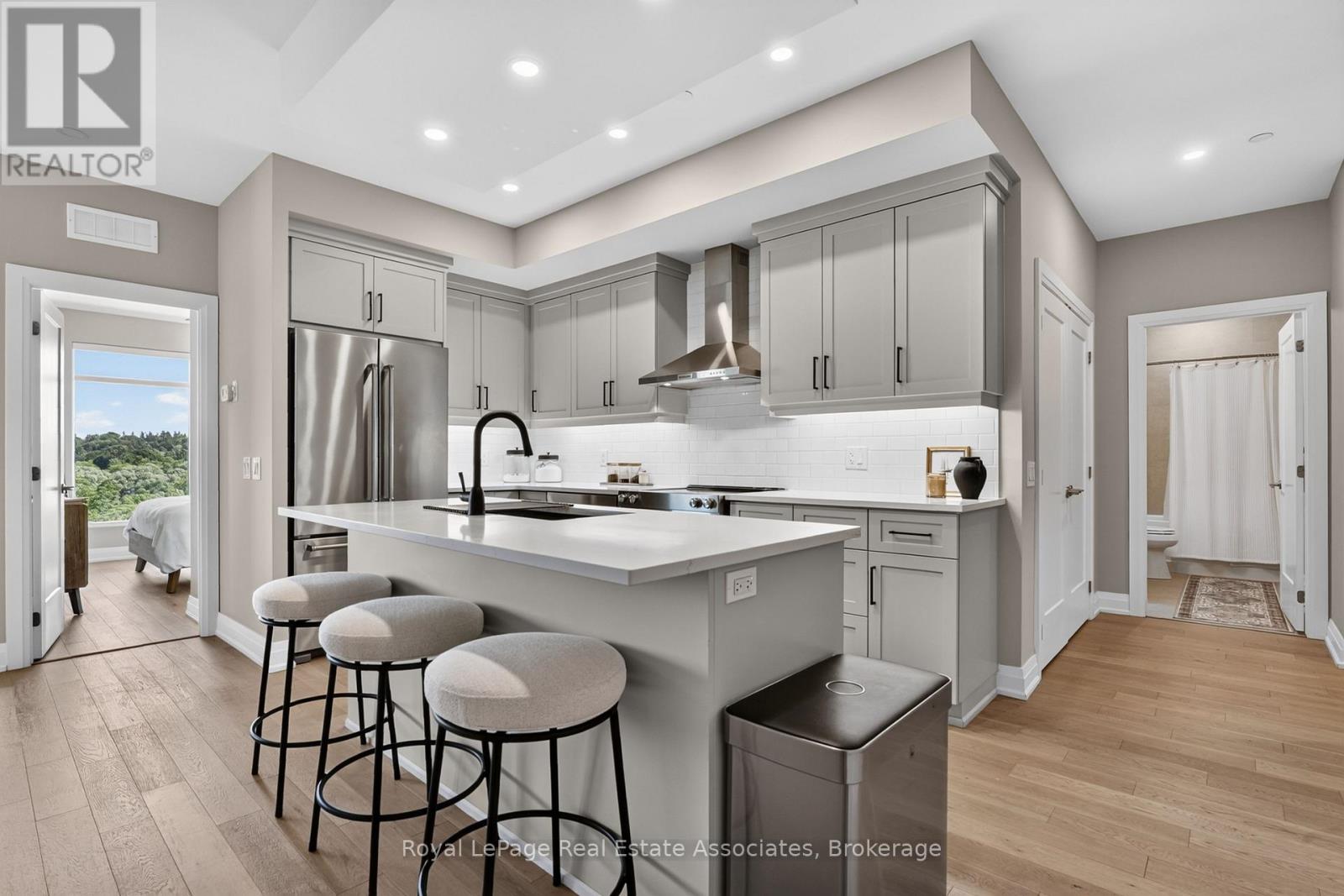 612 - 71 WYNDHAM STREET S