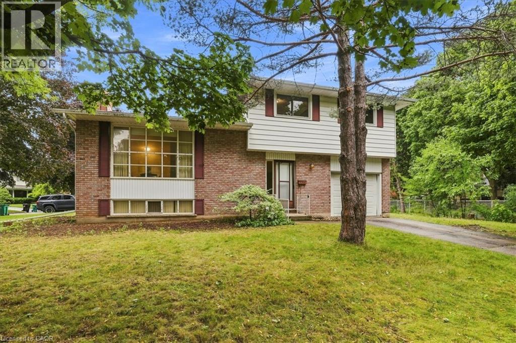 395 MOSSOM Place