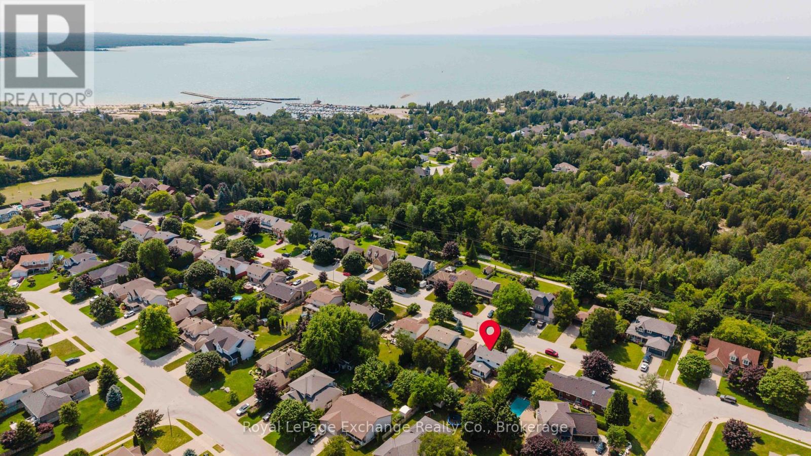 953 PARKWOOD DRIVE