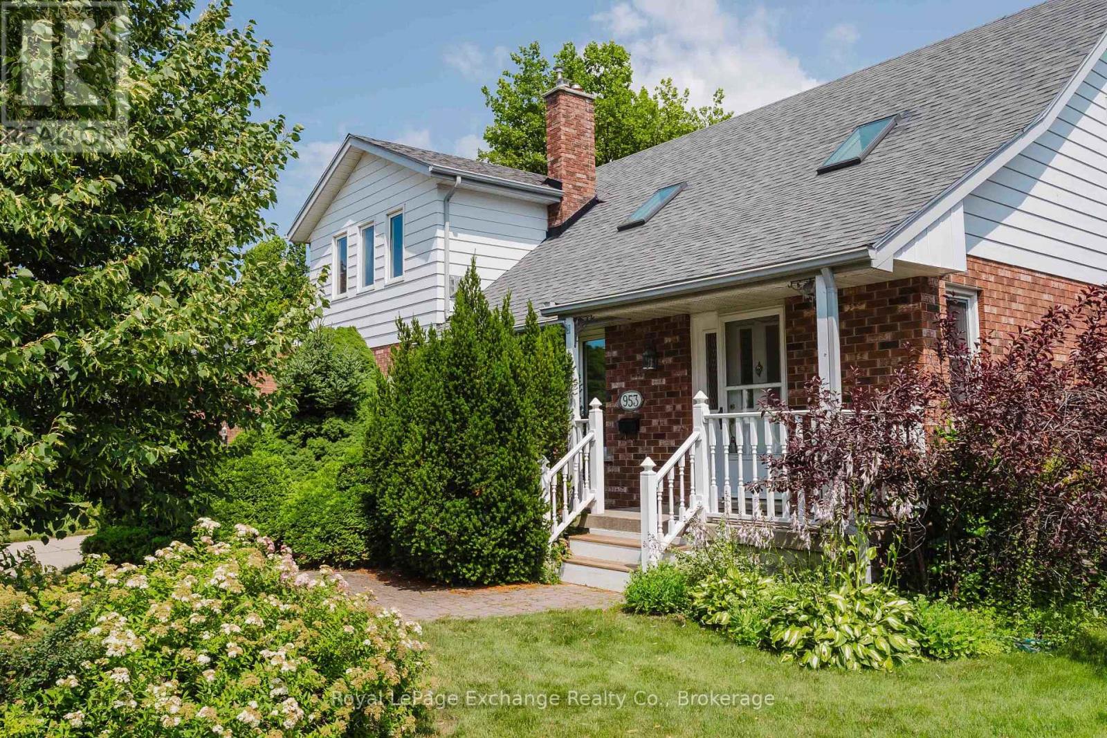 953 PARKWOOD DRIVE