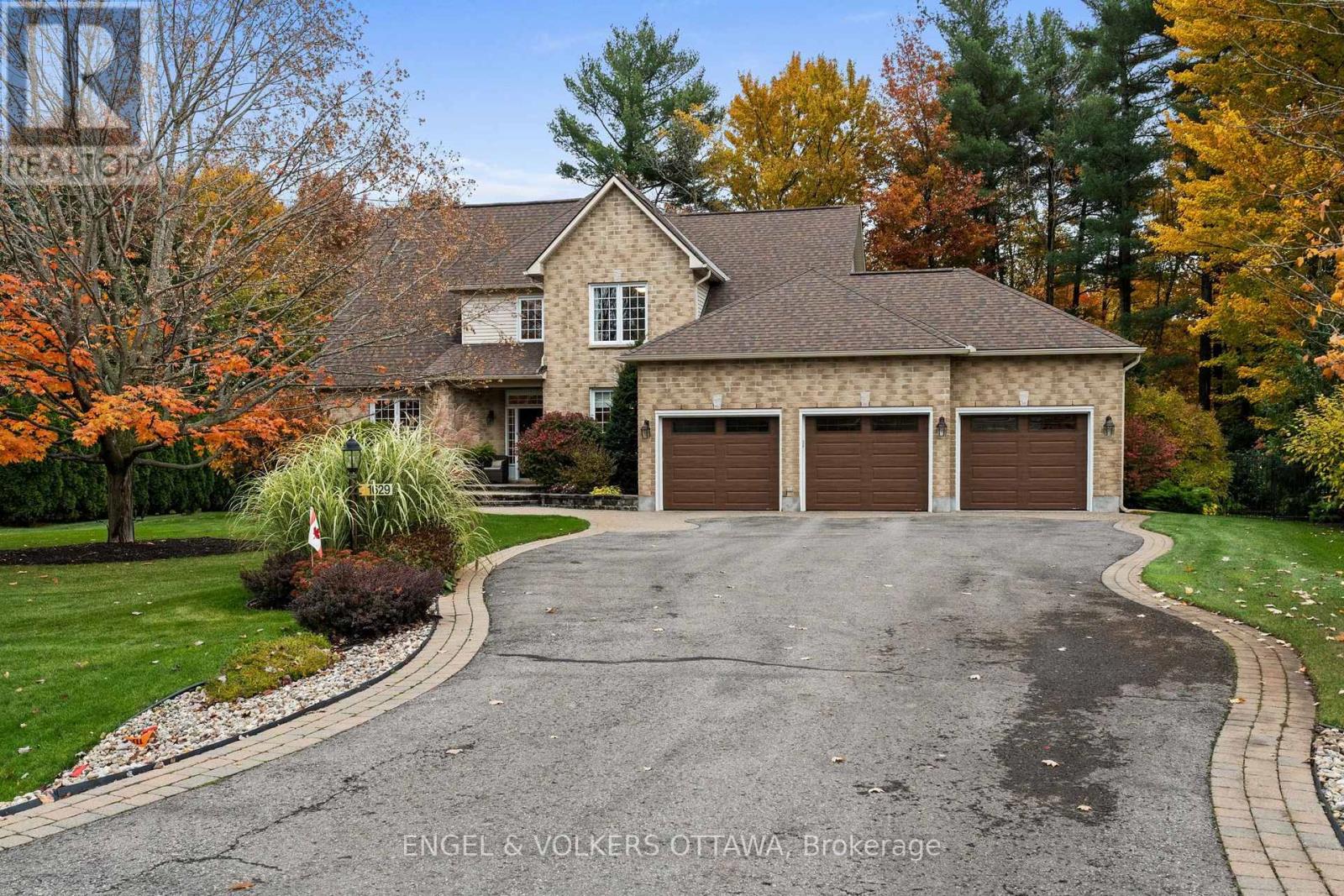 1629 SHAUNA CRESCENT