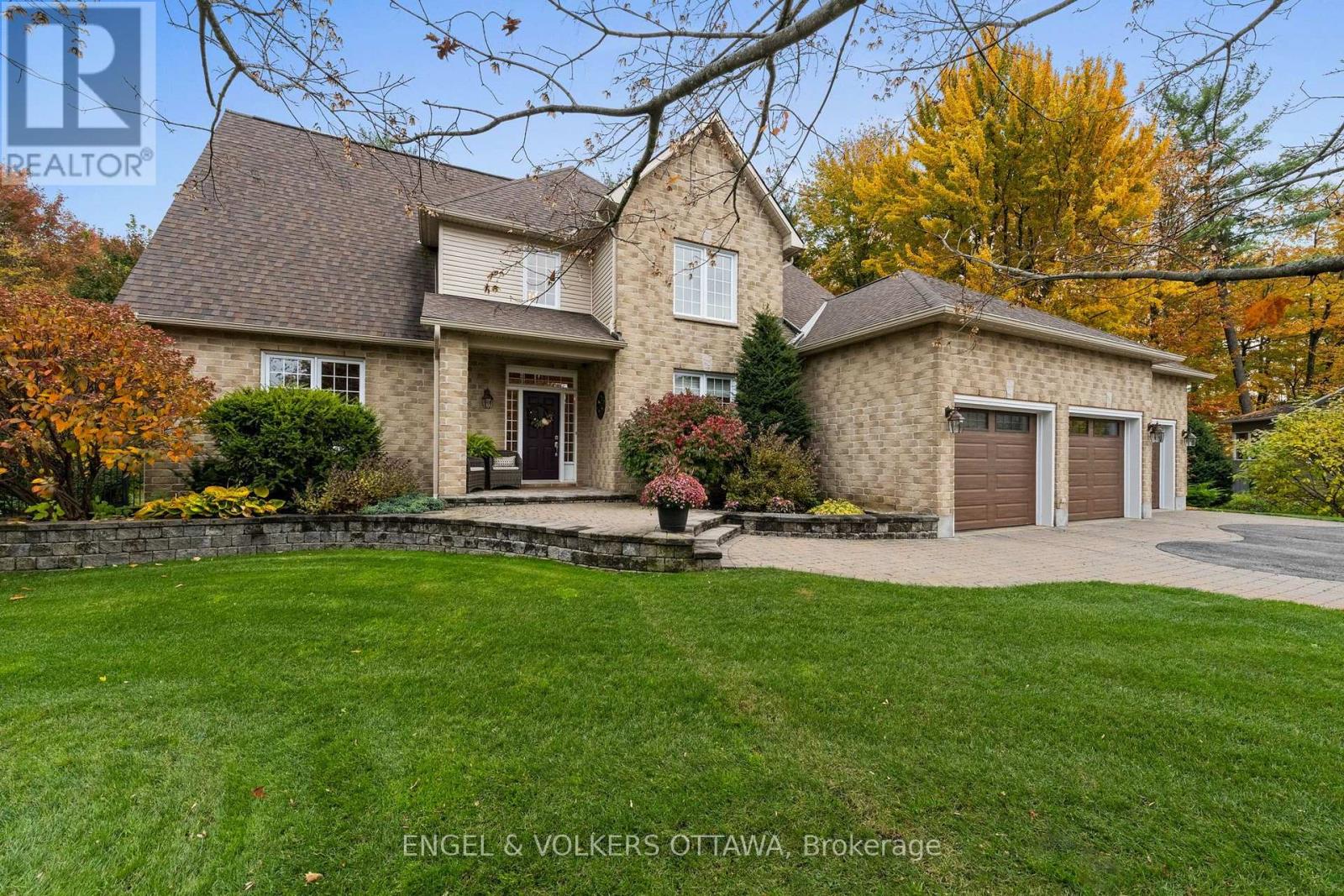 1629 SHAUNA CRESCENT