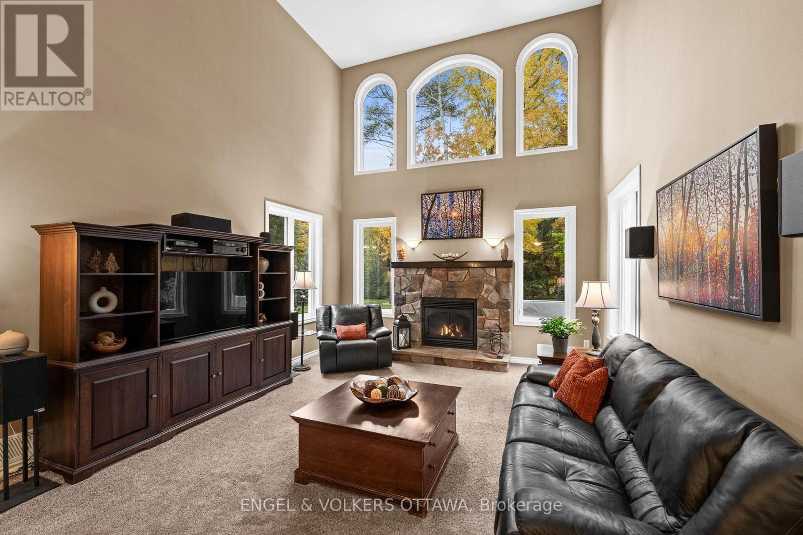 1629 SHAUNA CRESCENT