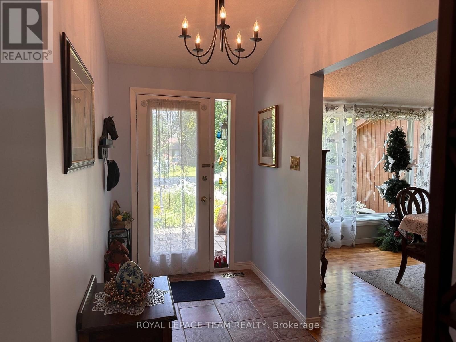 1663 CHRISTINA CRESCENT