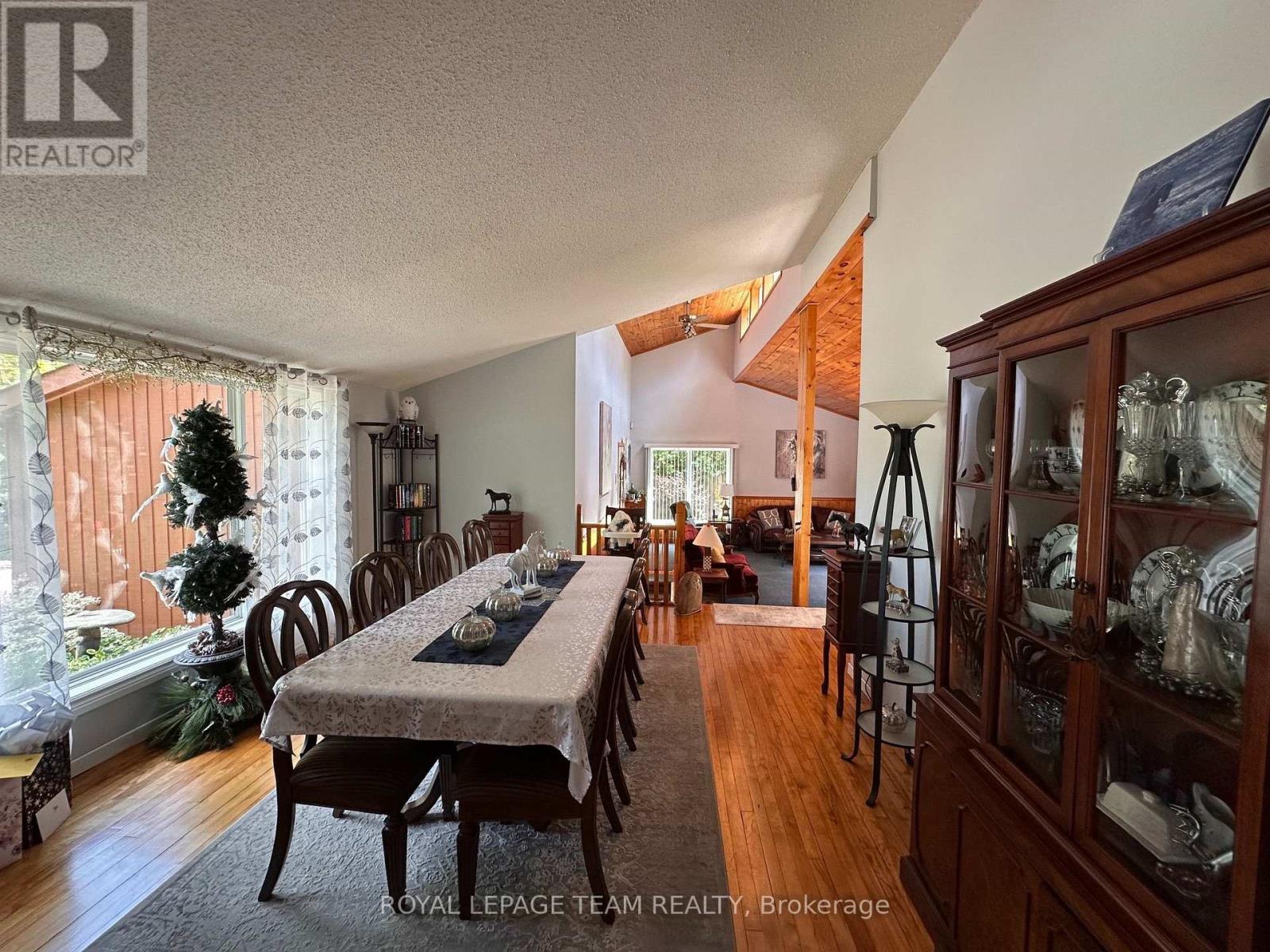 1663 CHRISTINA CRESCENT