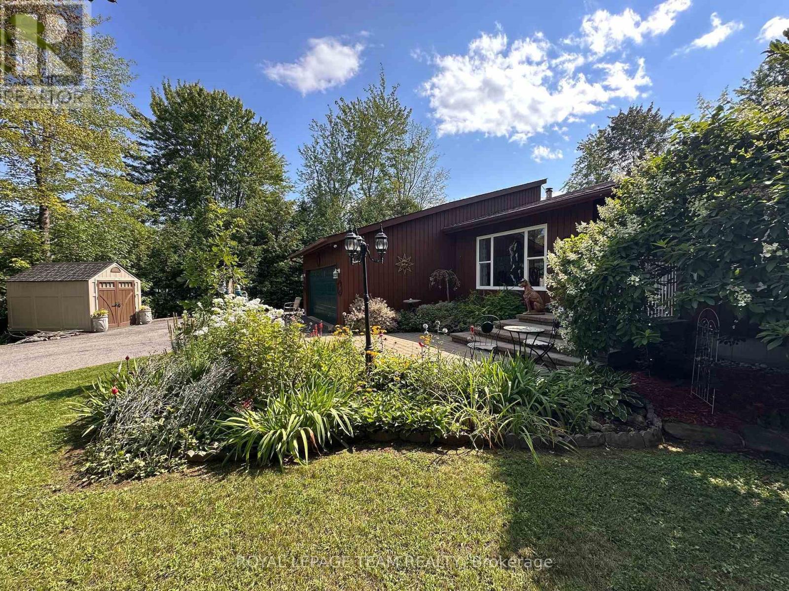 1663 CHRISTINA CRESCENT