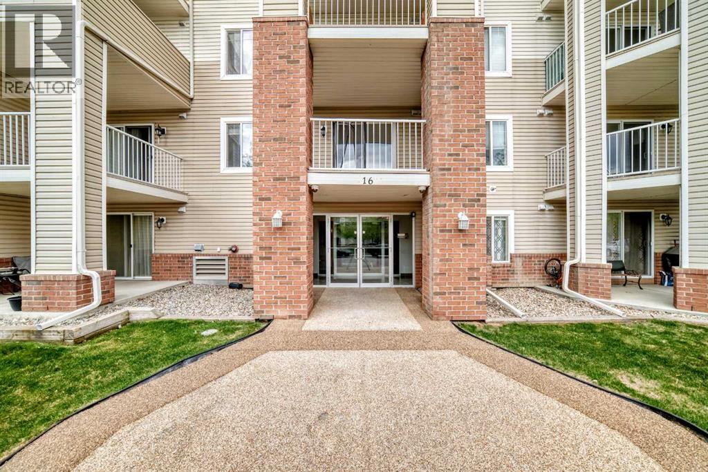408, 16 Country Village Bay NE