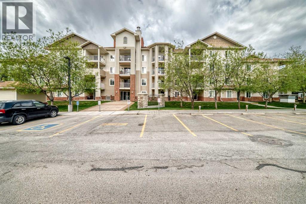408, 16 Country Village Bay NE