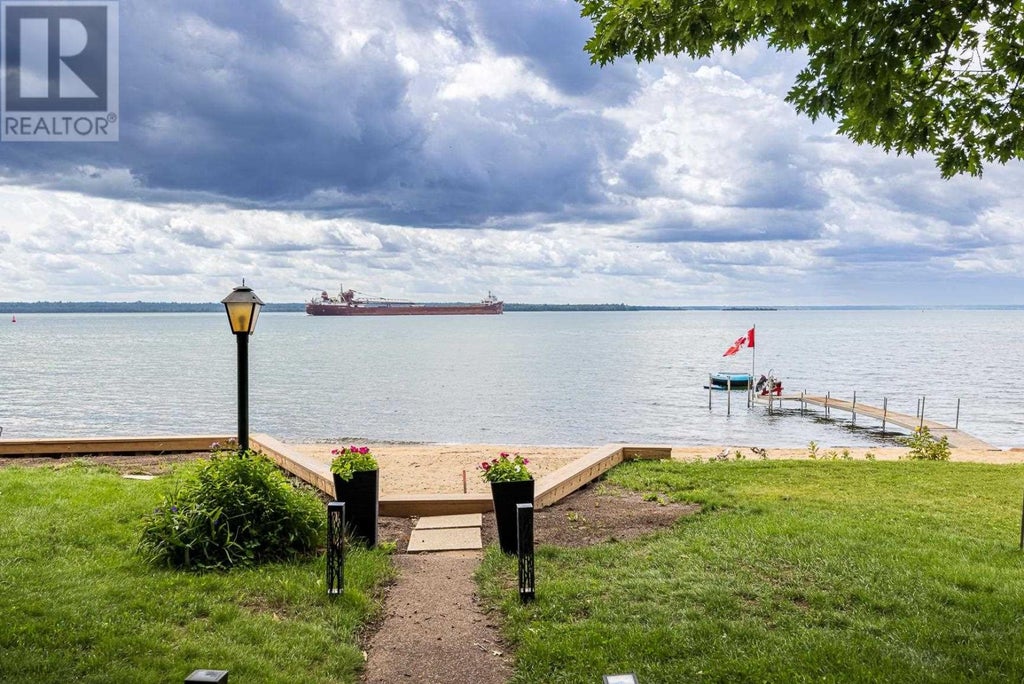 267 POINTE LOUISE DR