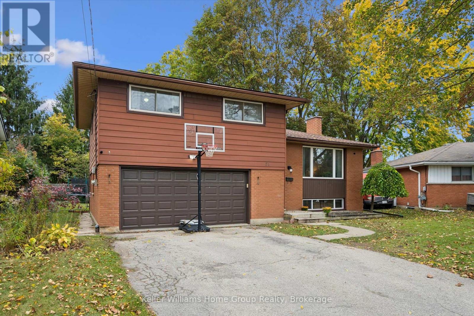 51 LONSDALE DRIVE