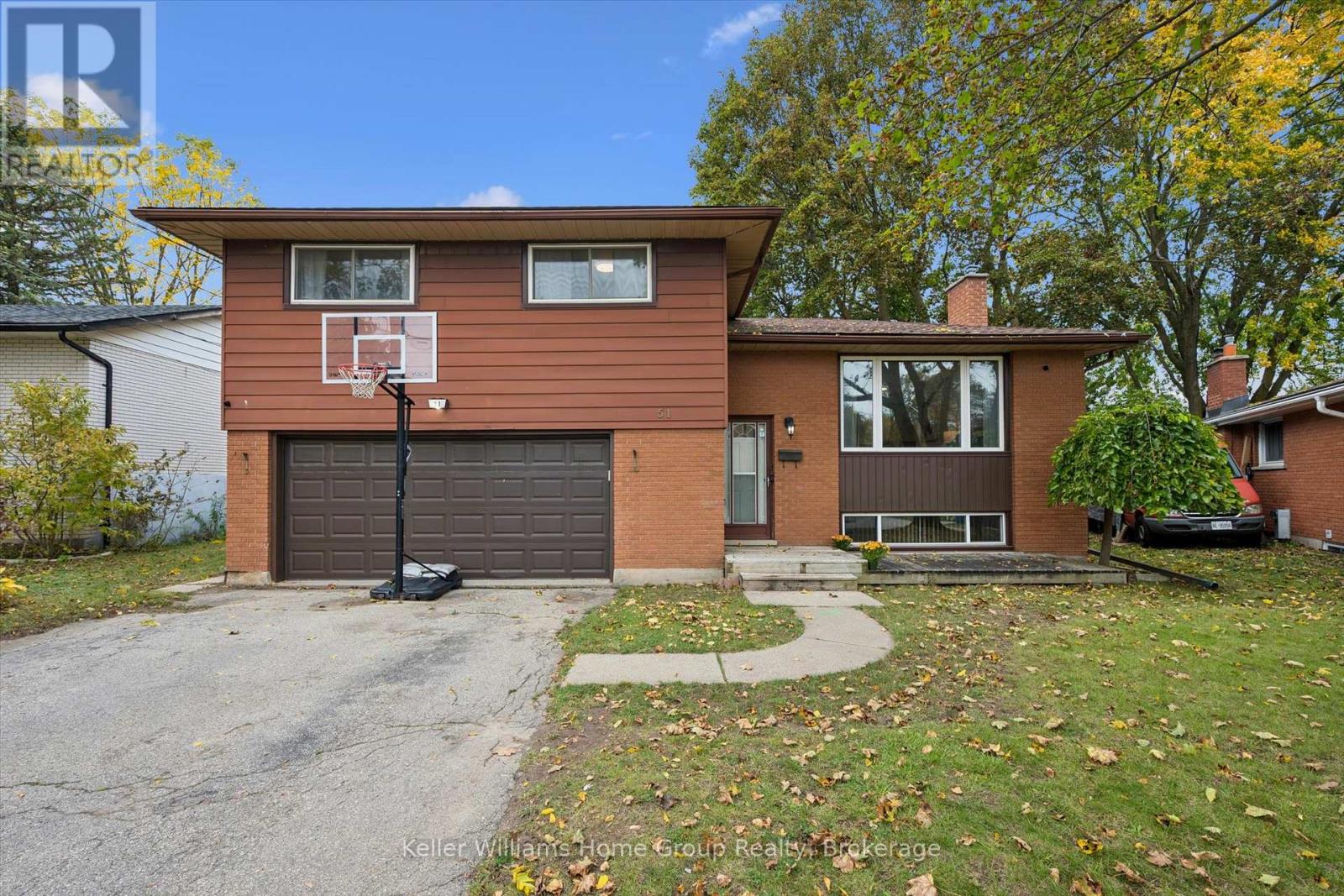 51 LONSDALE DRIVE