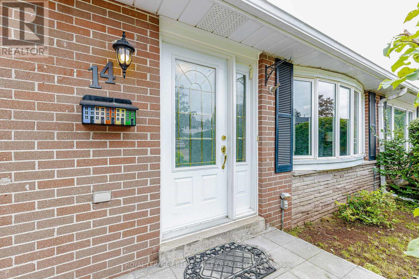 14 CARLTON DRIVE