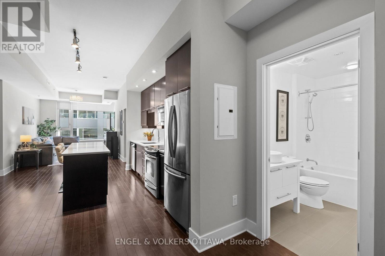 219 - 101 RICHMOND ROAD