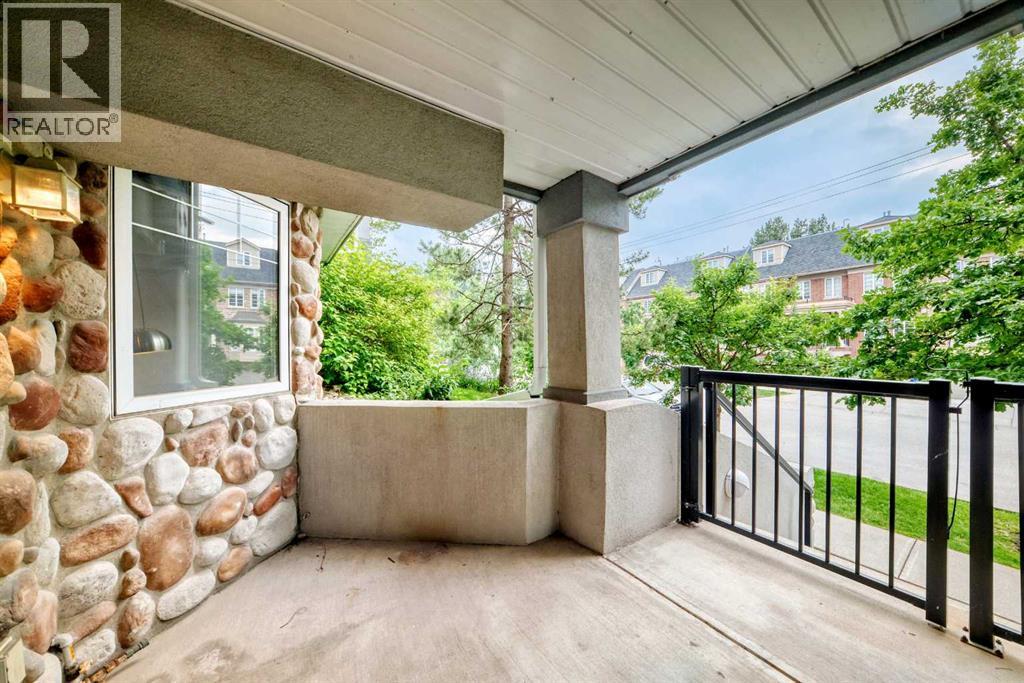 102, 2422 Erlton Street SW