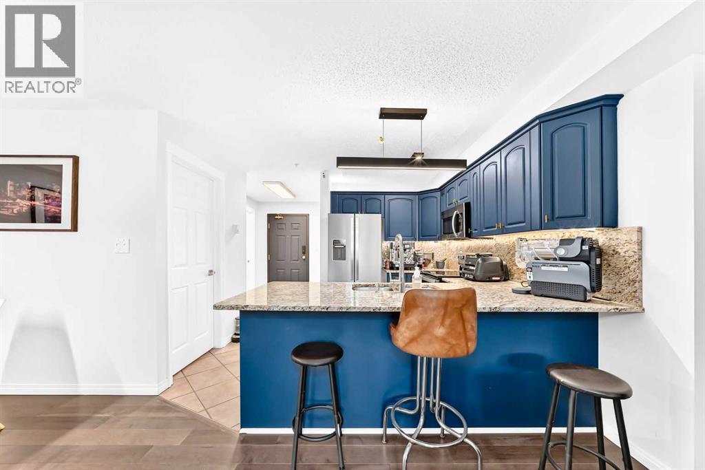 102, 2422 Erlton Street SW