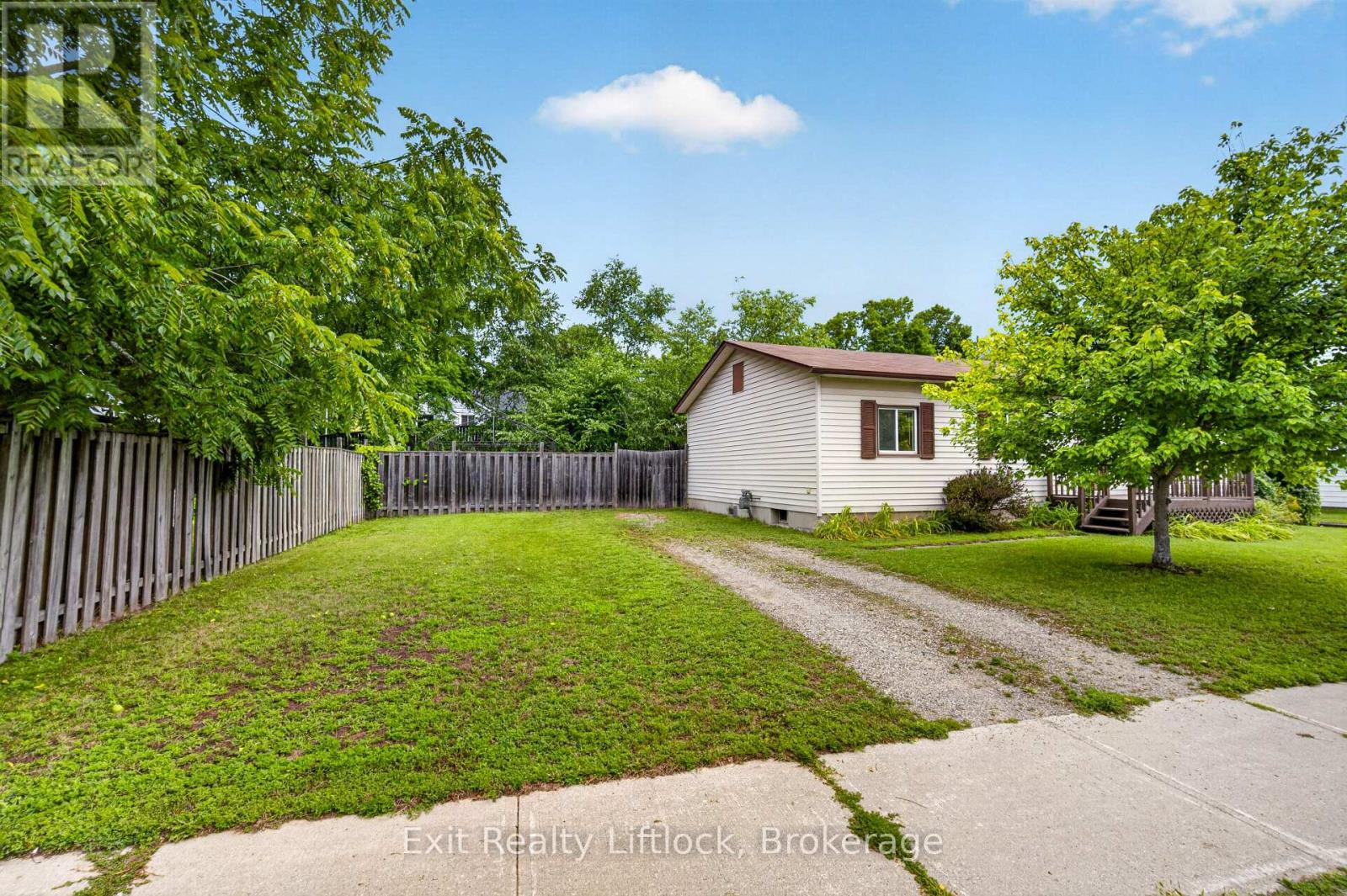 24 KING STREET W - Photo 2