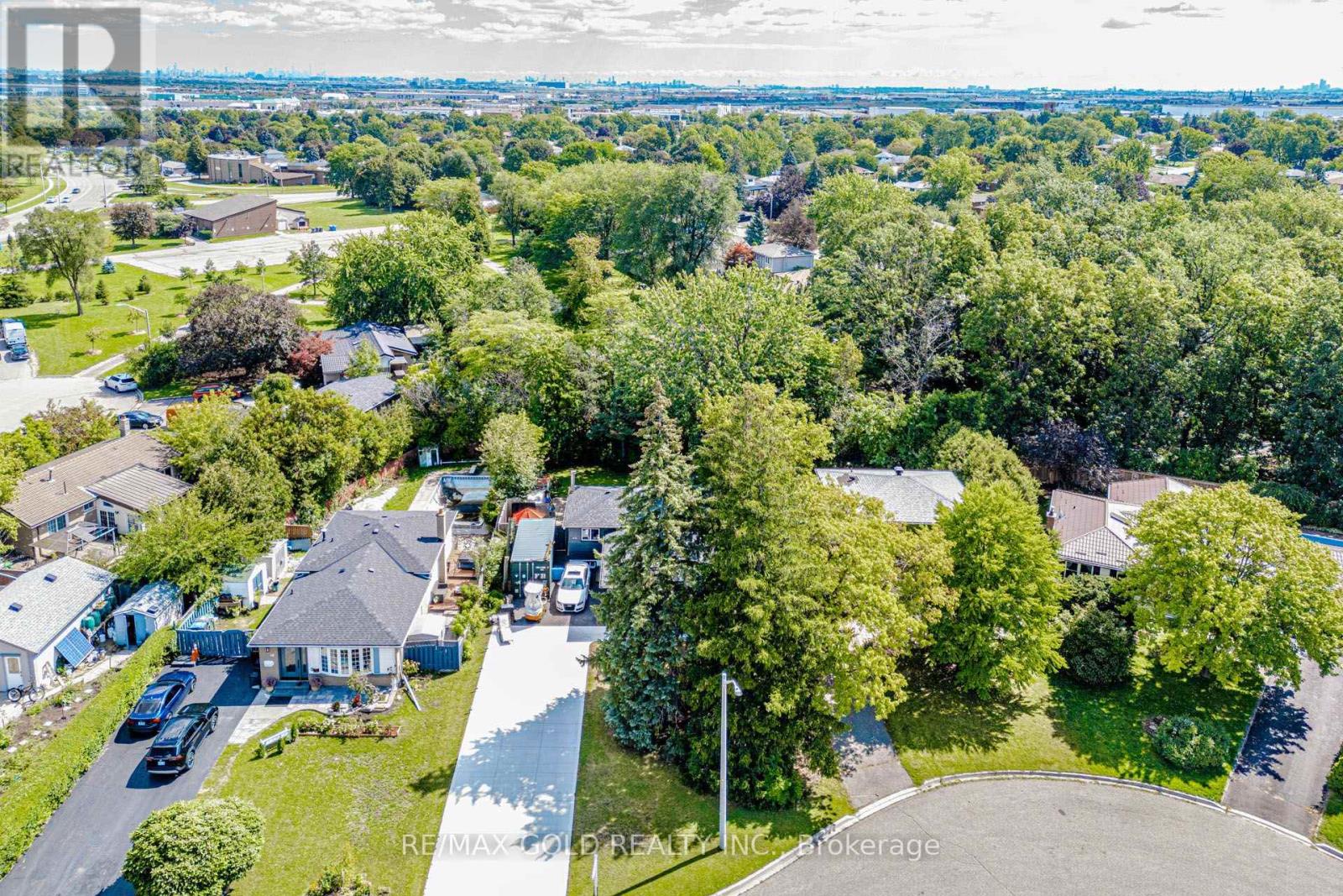 44 DELORAINE DRIVE