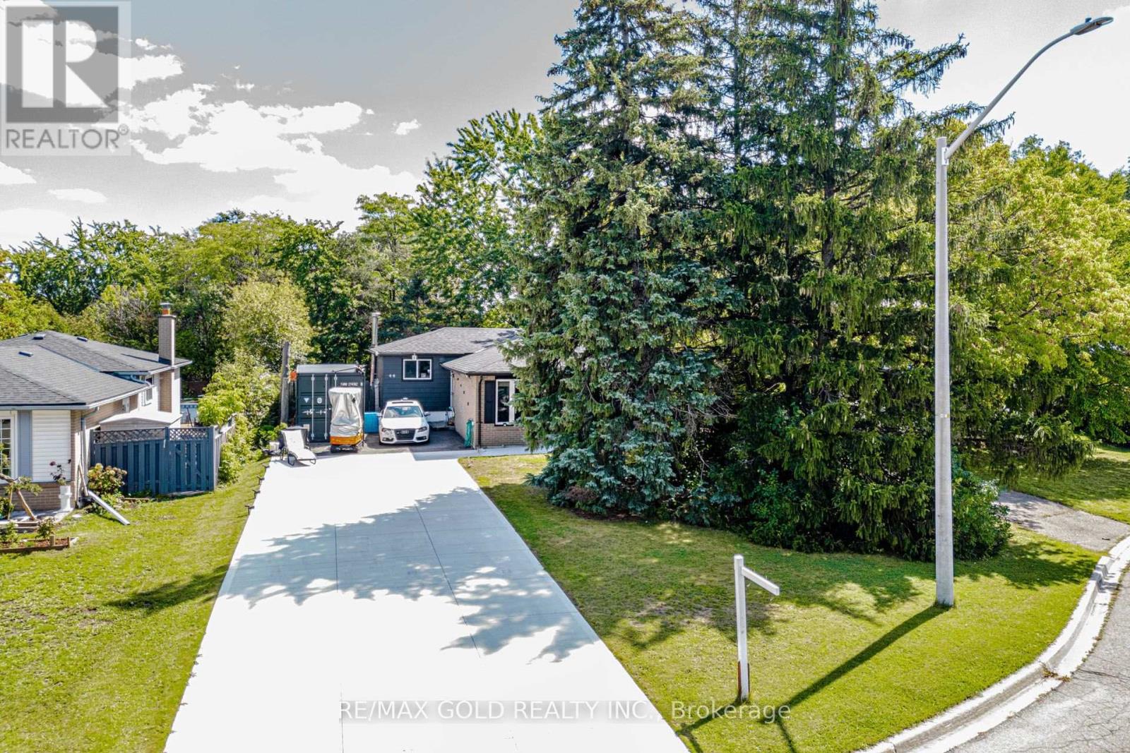 44 DELORAINE DRIVE