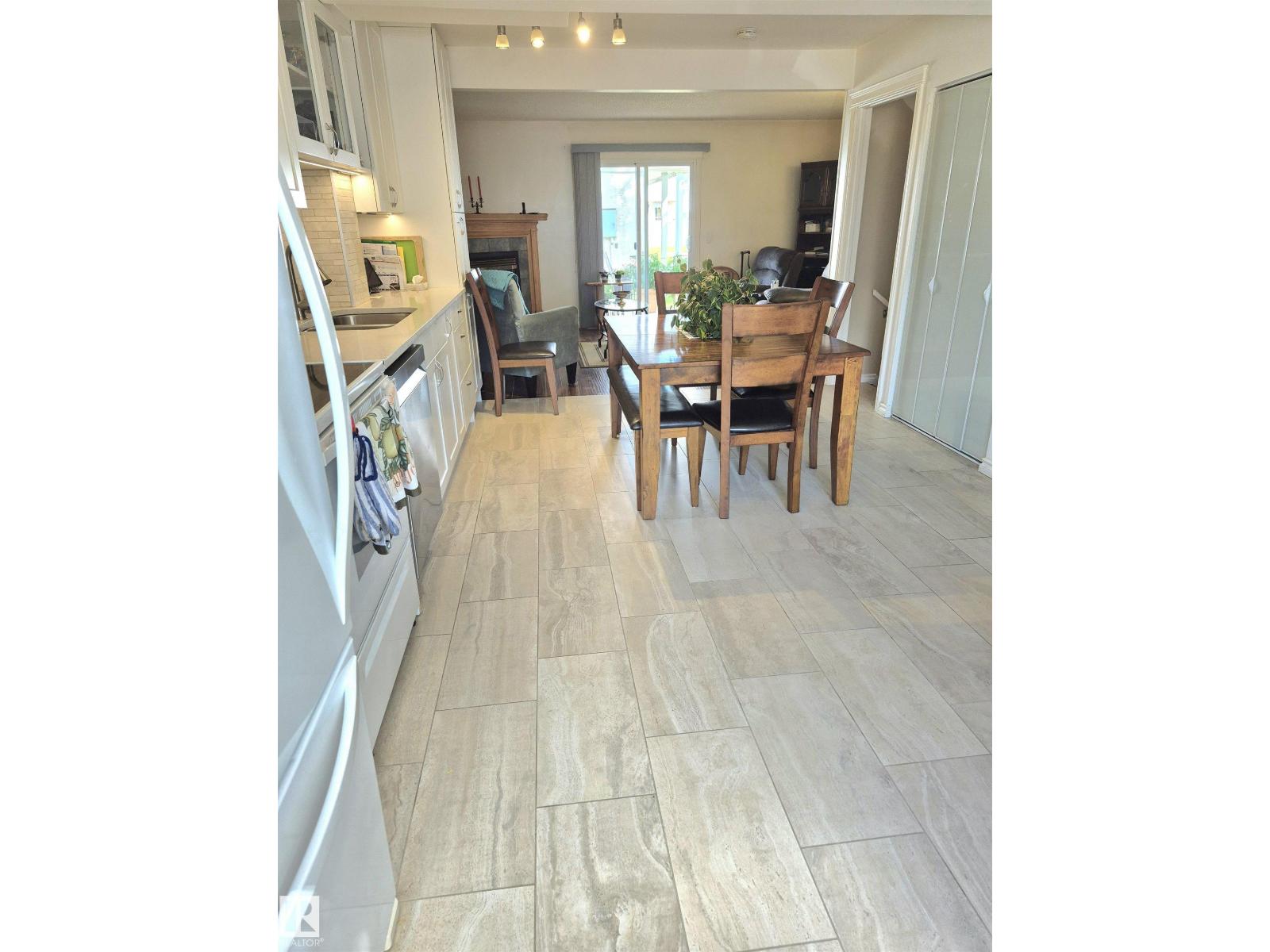 17 2030 Brentwood BV