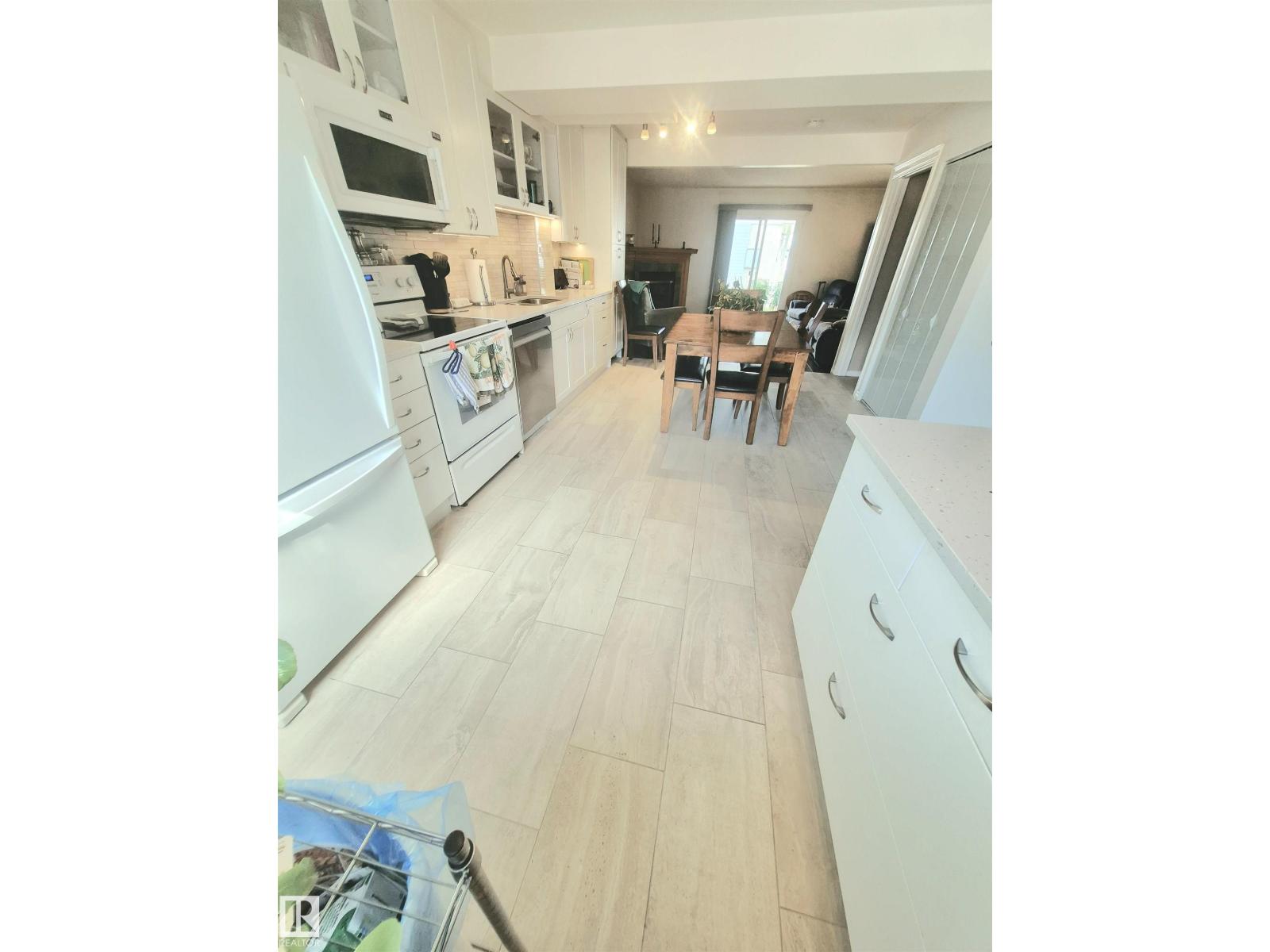 17 2030 Brentwood BV