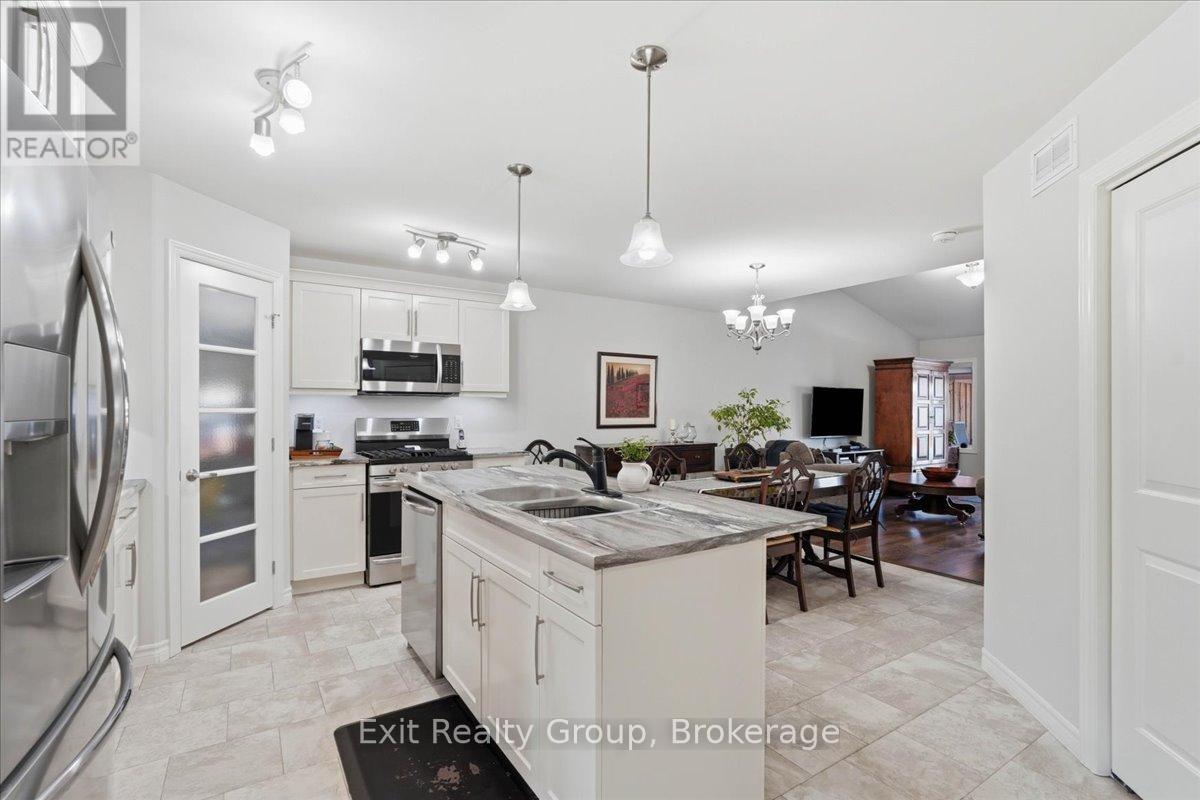 30 SANDHU CRESCENT - Photo 4