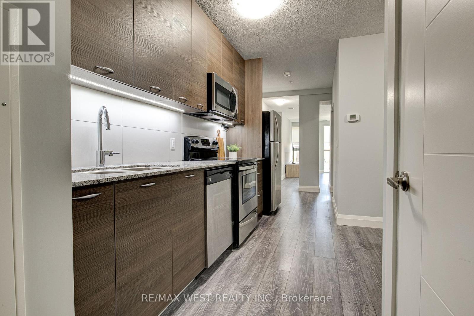 215 - 318 SPRUCE STREET