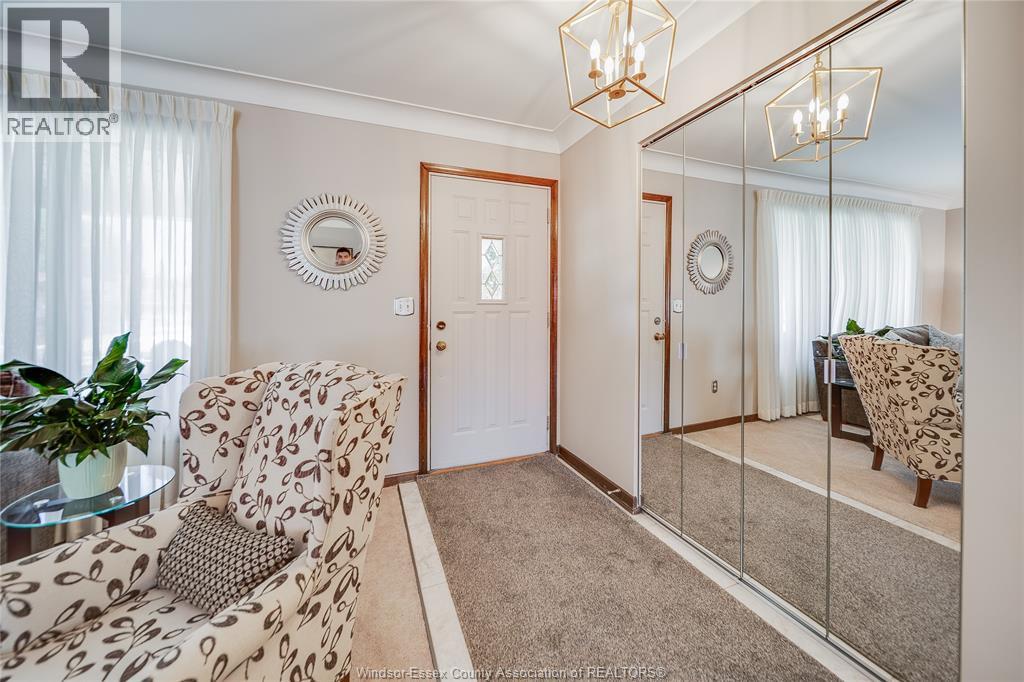 380 WOODRIDGE DRIVE