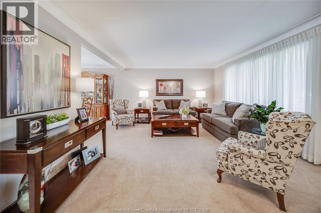 380 WOODRIDGE DRIVE