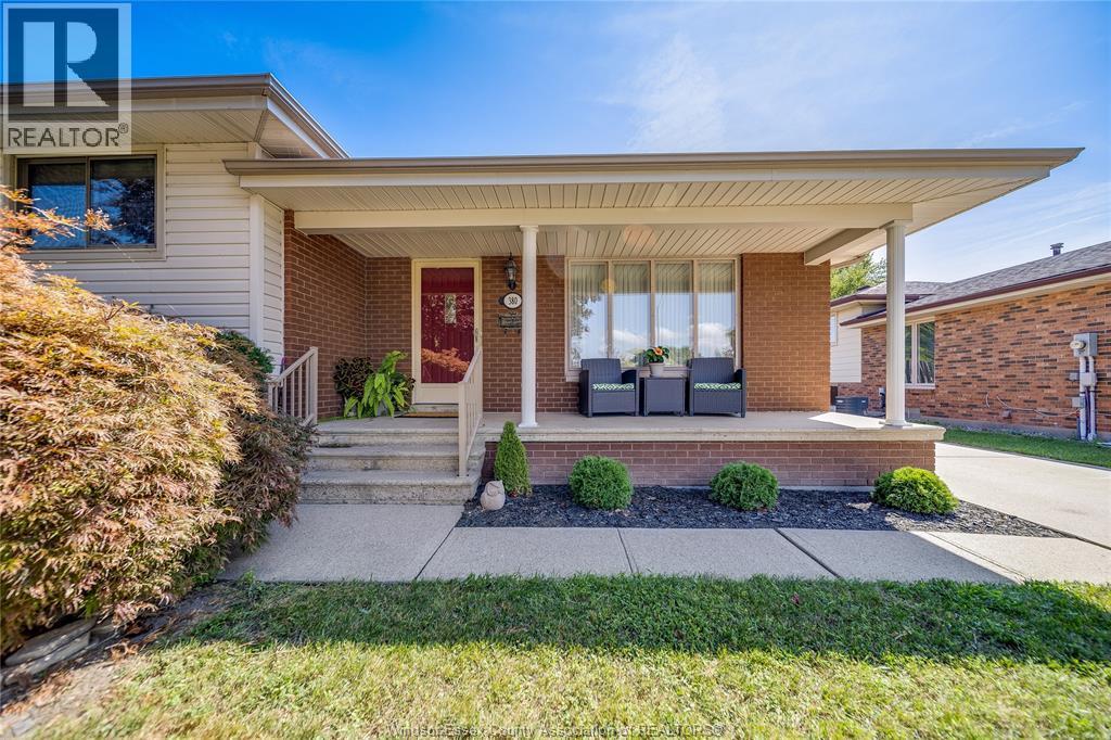 380 WOODRIDGE DRIVE
