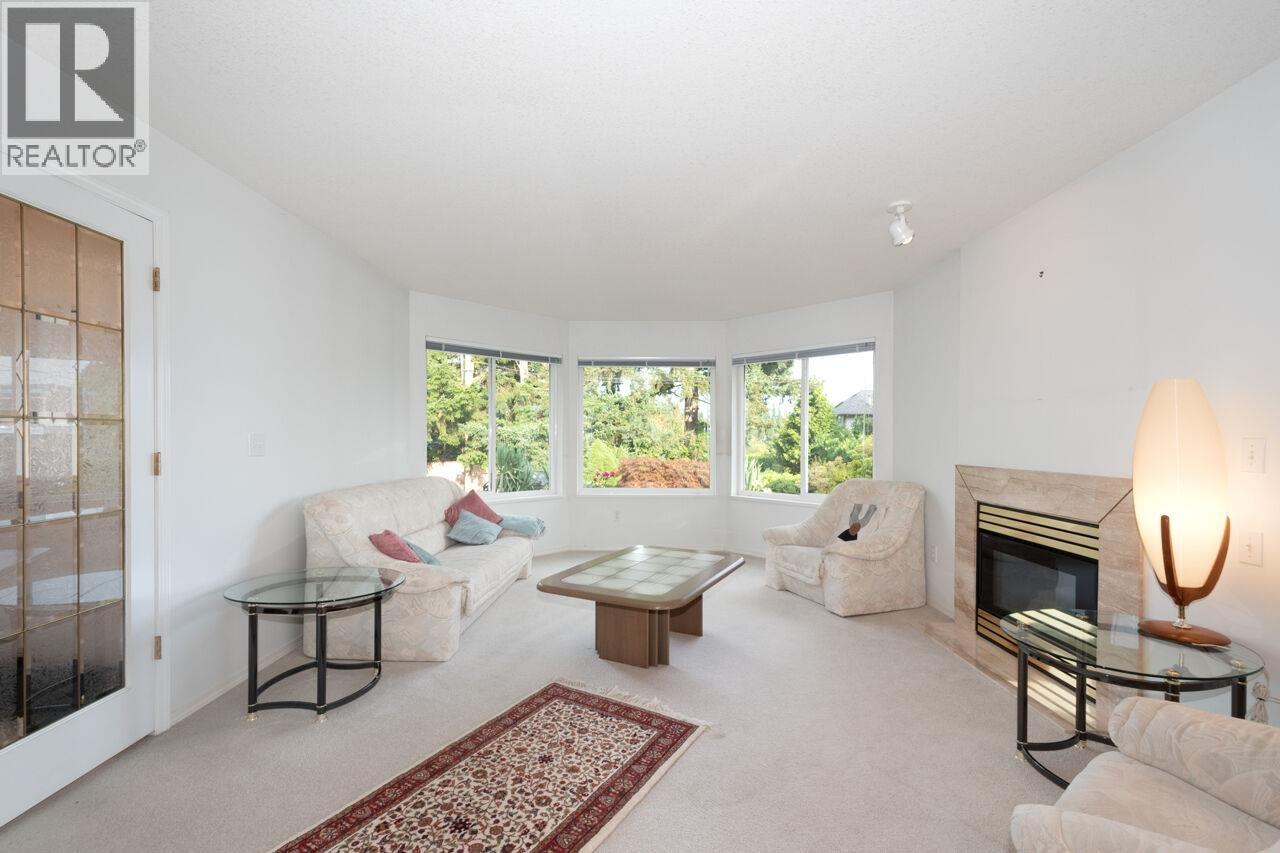 937 WESTMOUNT DRIVE