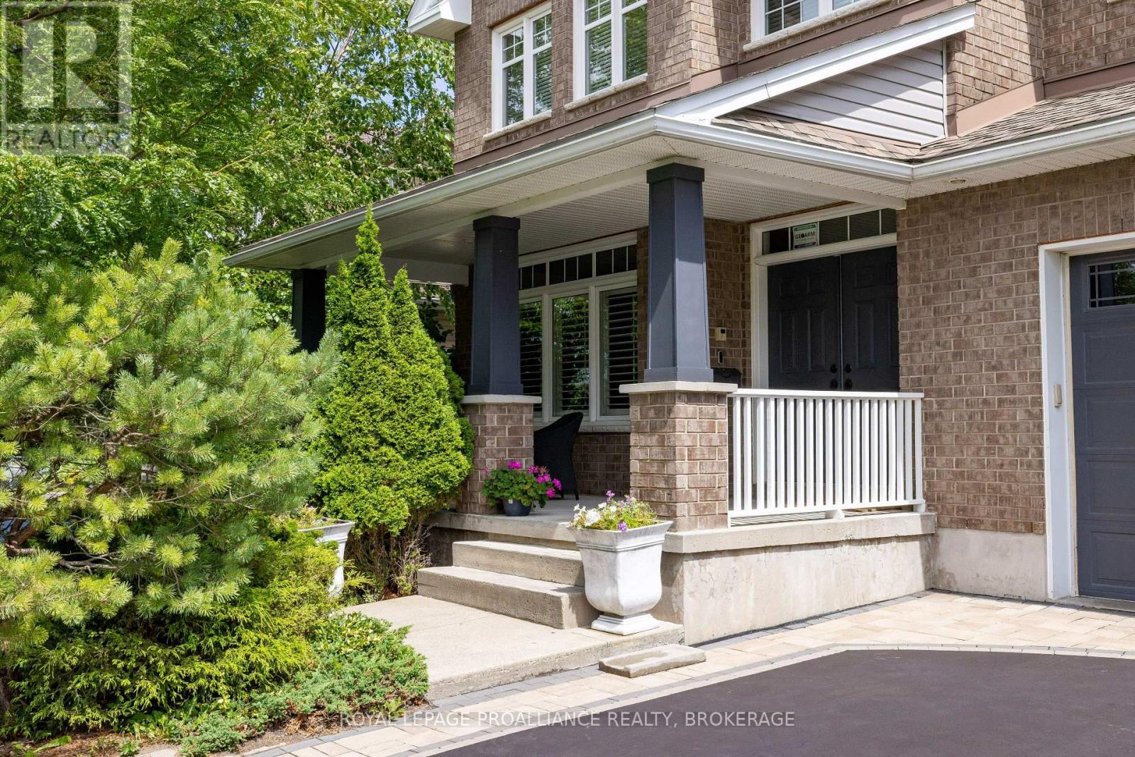 633 FIELDSTONE DRIVE