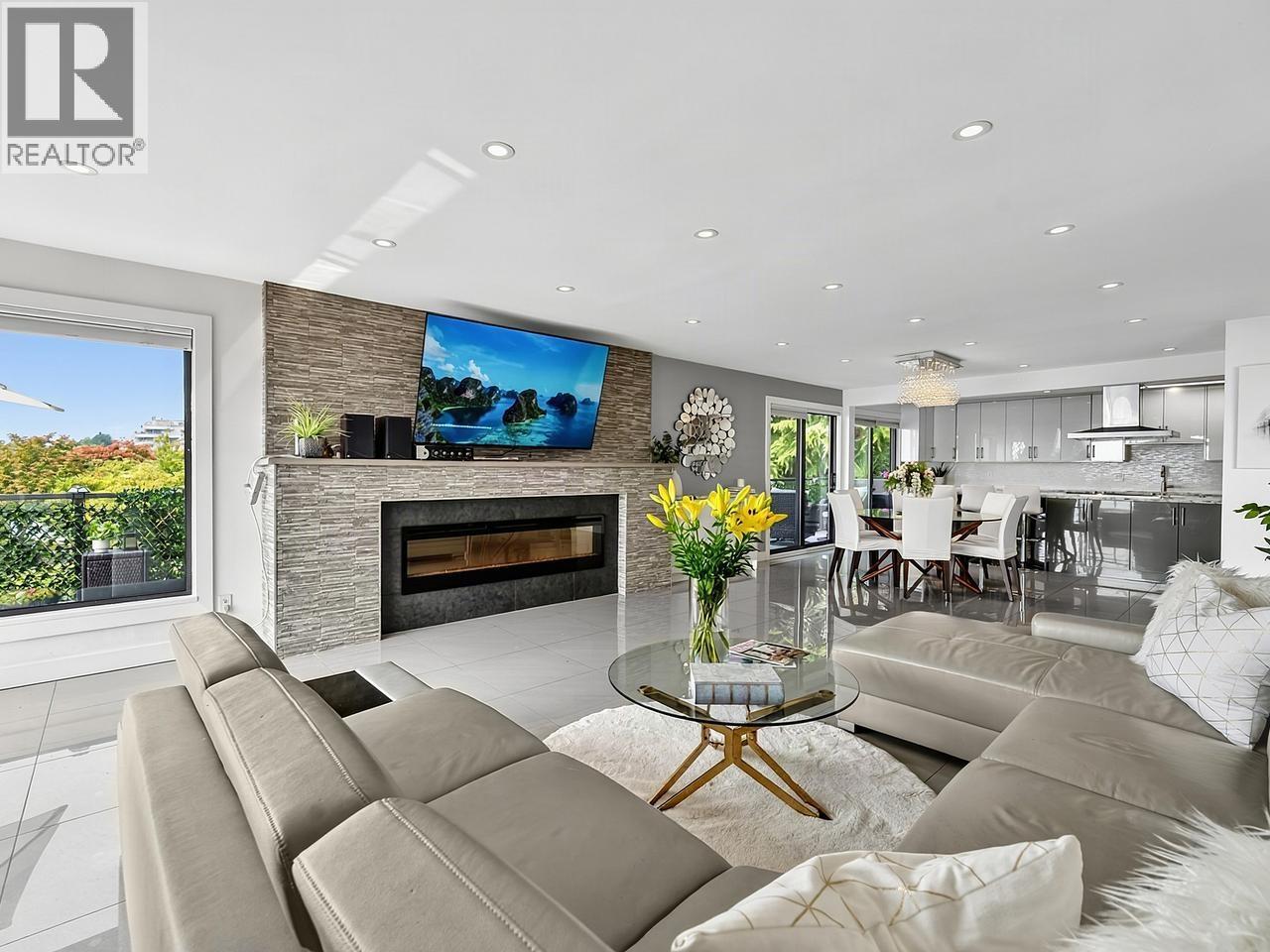 31 2216 FOLKESTONE WAY