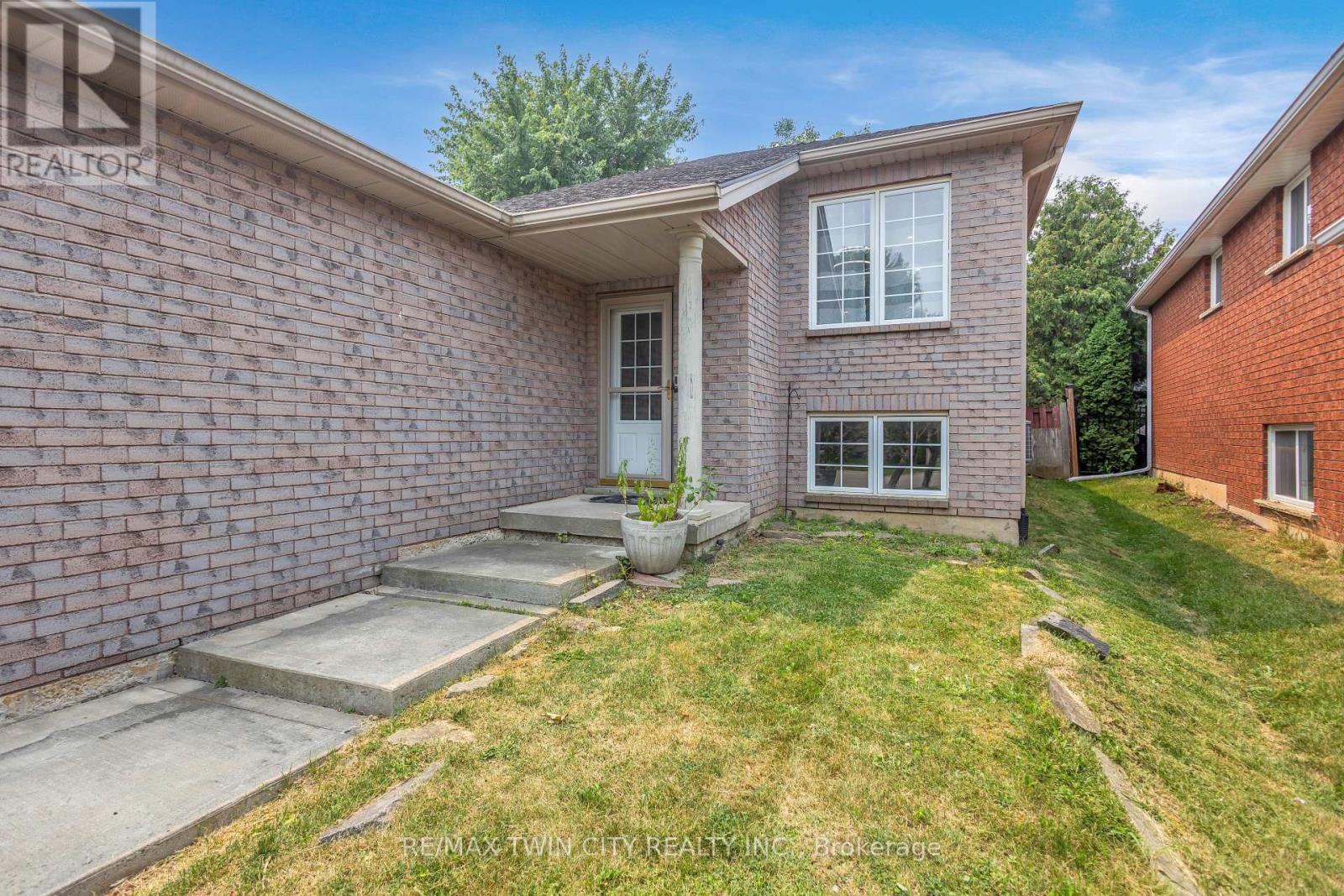 4 DOWDEN AVENUE