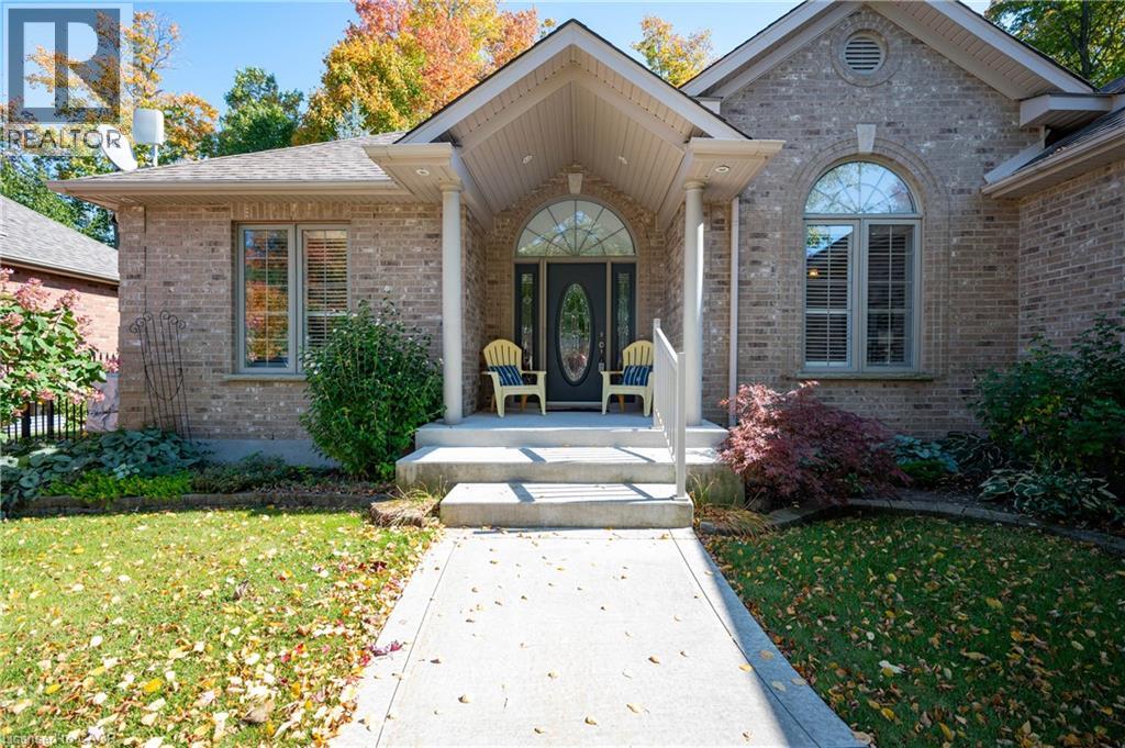 12 WELWOOD Avenue
