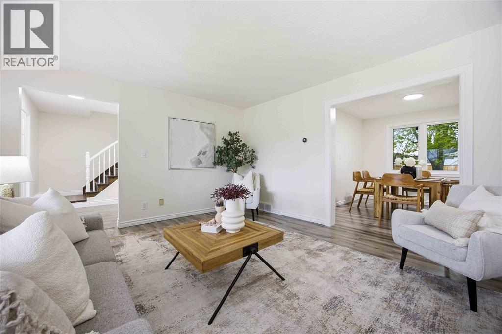 1516 HENLEY CRESCENT