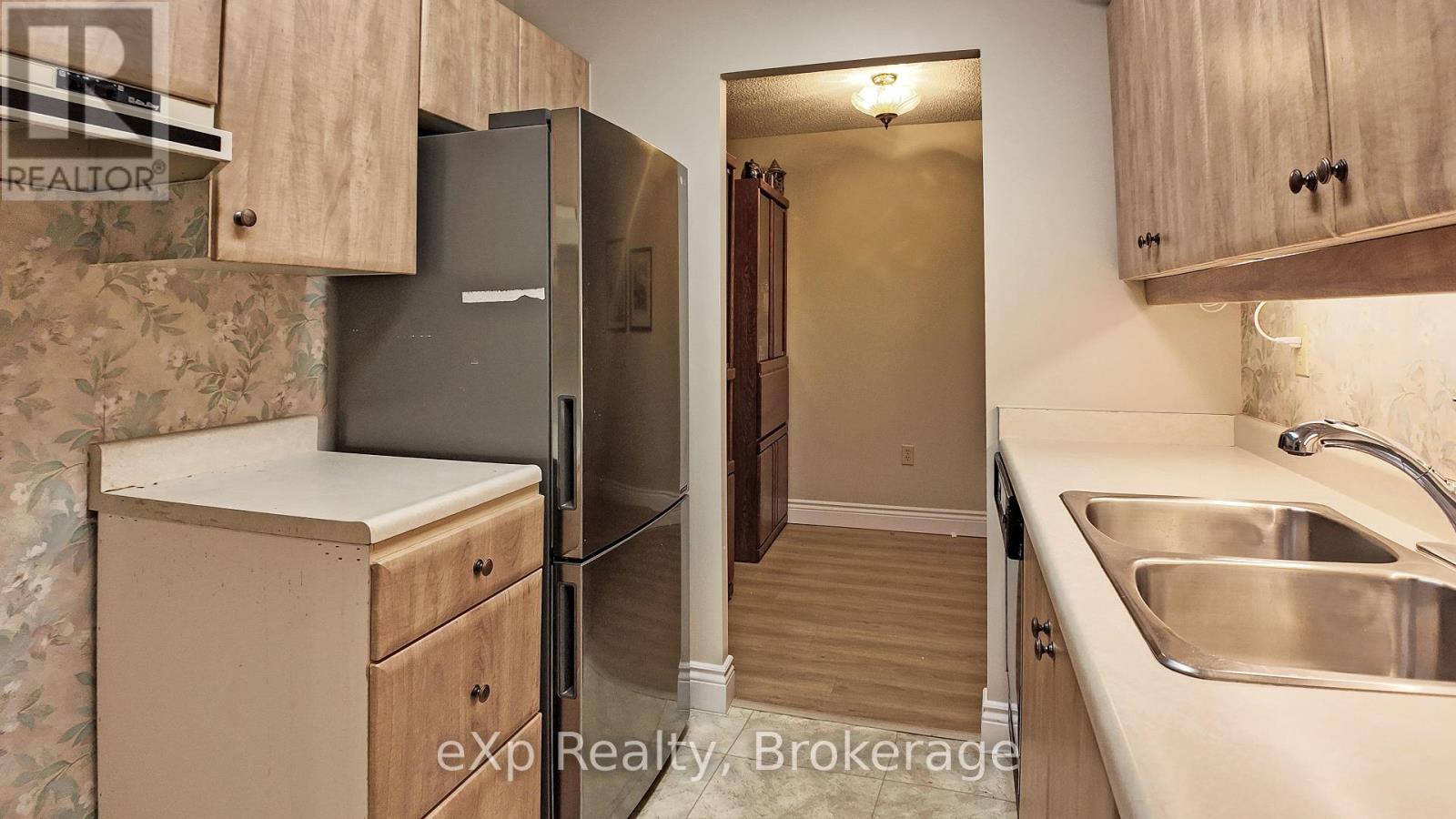 402 - 5 VALLEYSIDE DRIVE