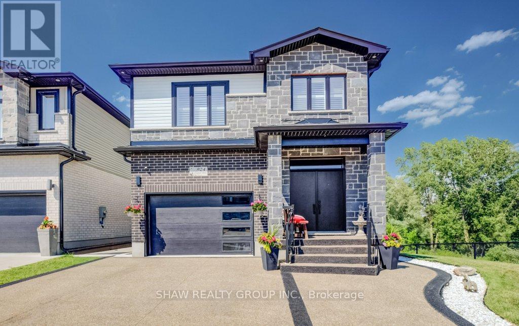 924 CHAPEL HILL COURT