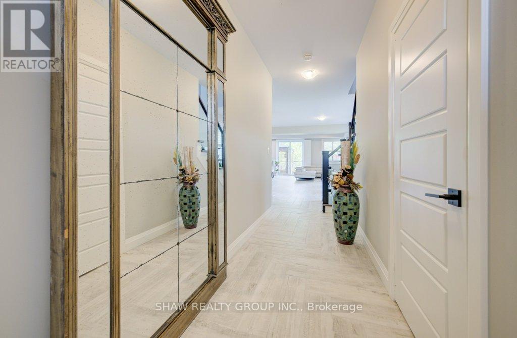 924 CHAPEL HILL COURT