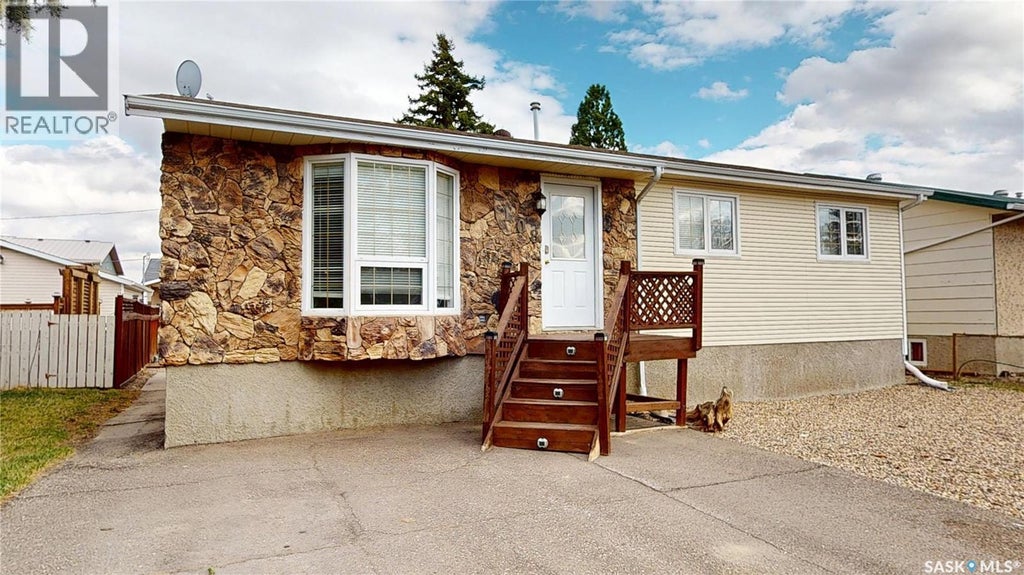 108 GRIFFIN STREET, MAPLE CREEK, SK S0N 1N0 - Image 3668990123.jpeg?d=l