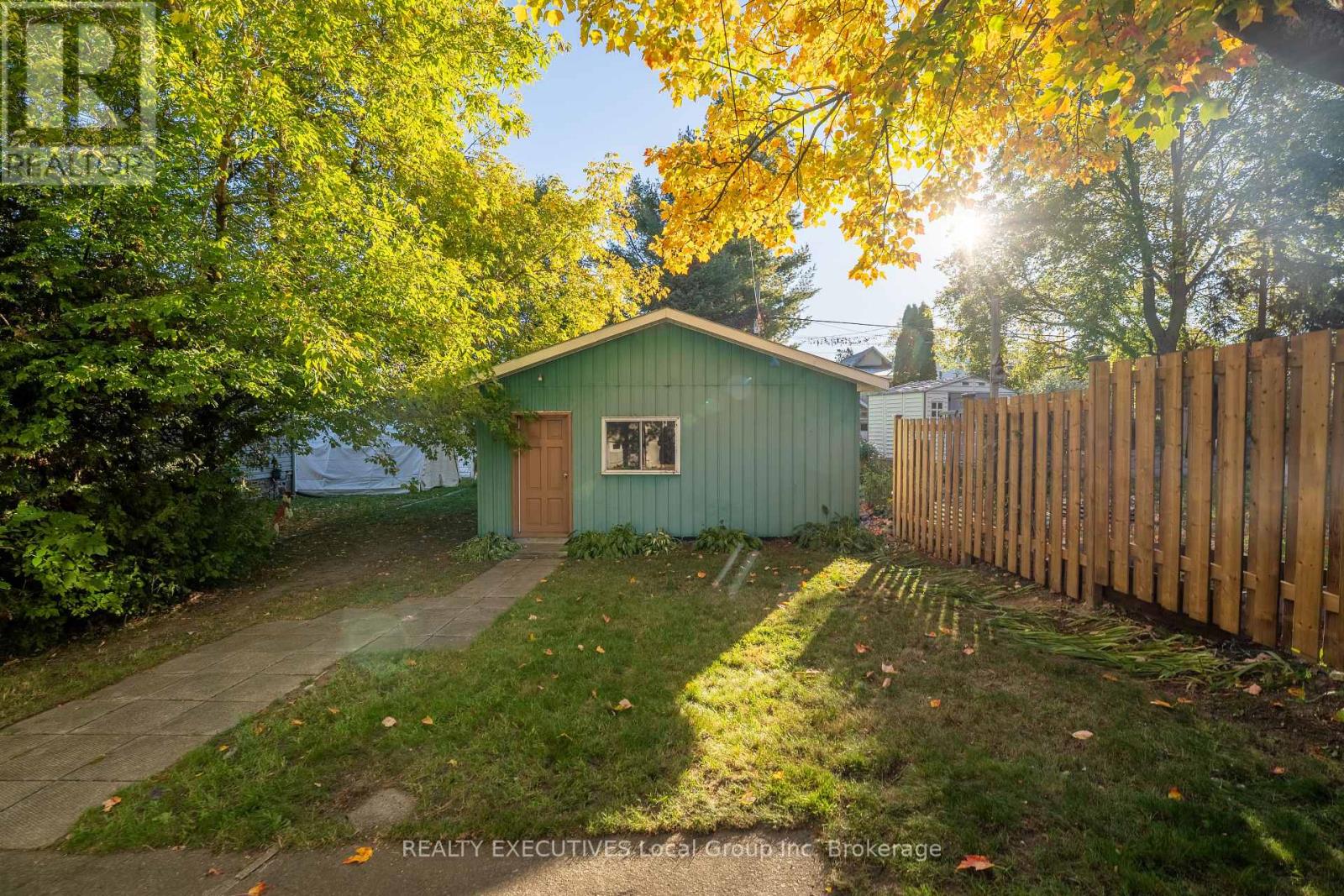 214 VICTORIA STREET E