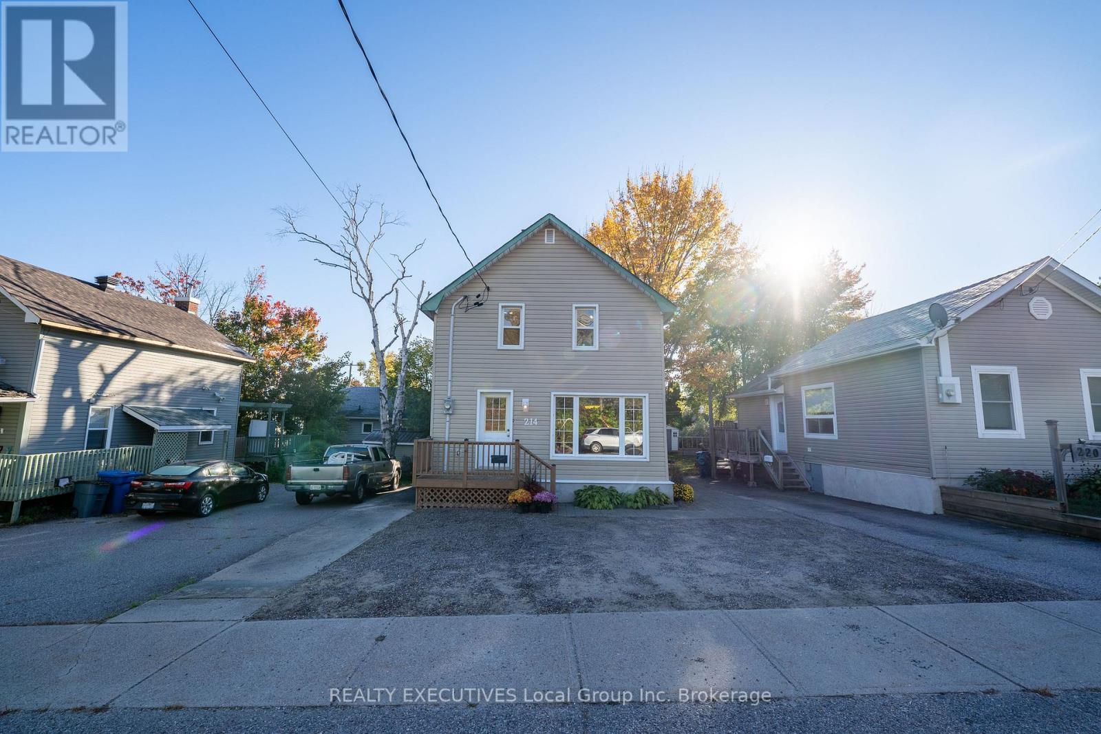 214 VICTORIA STREET E