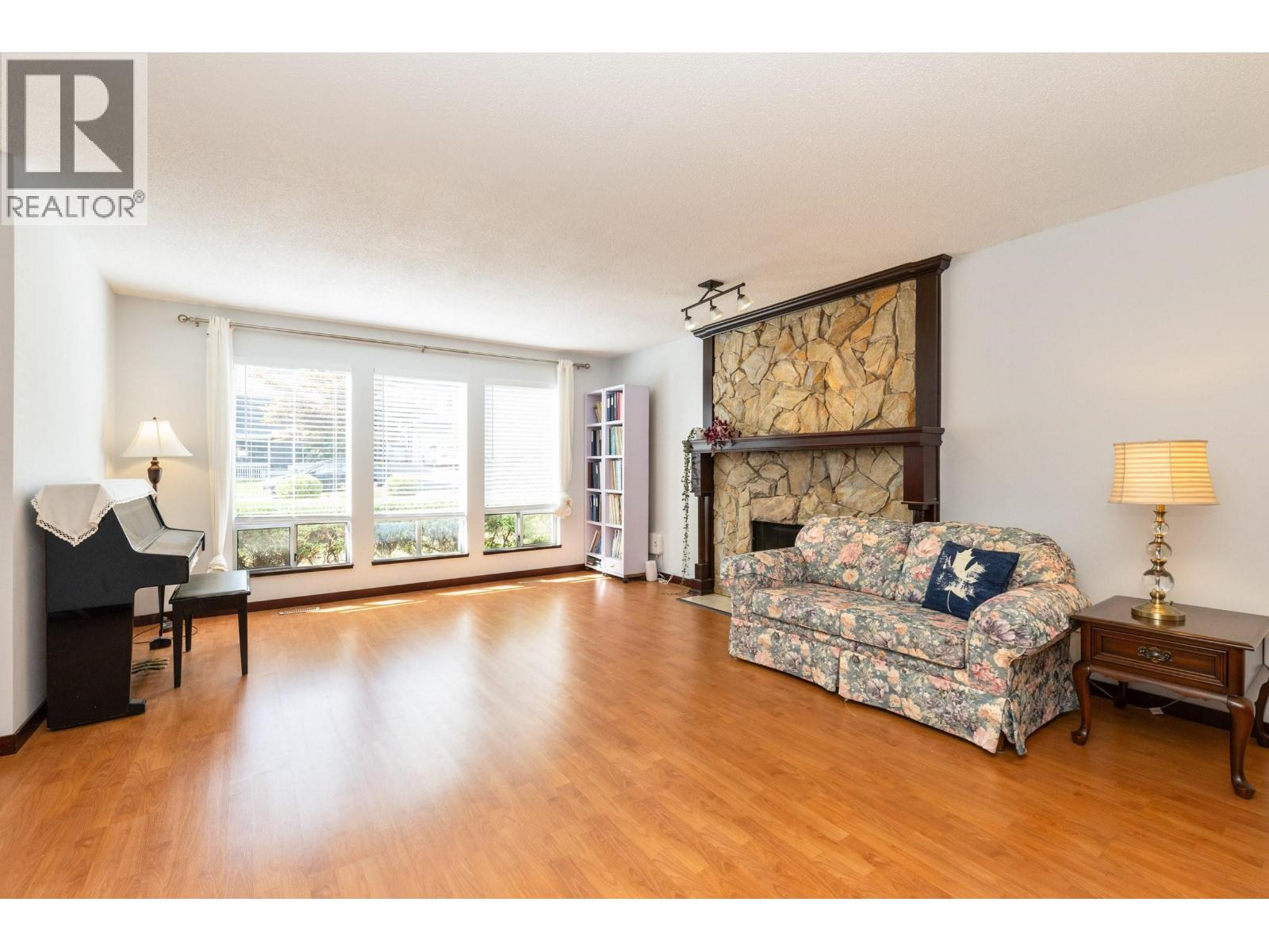 22687 KENDRICK LOOP