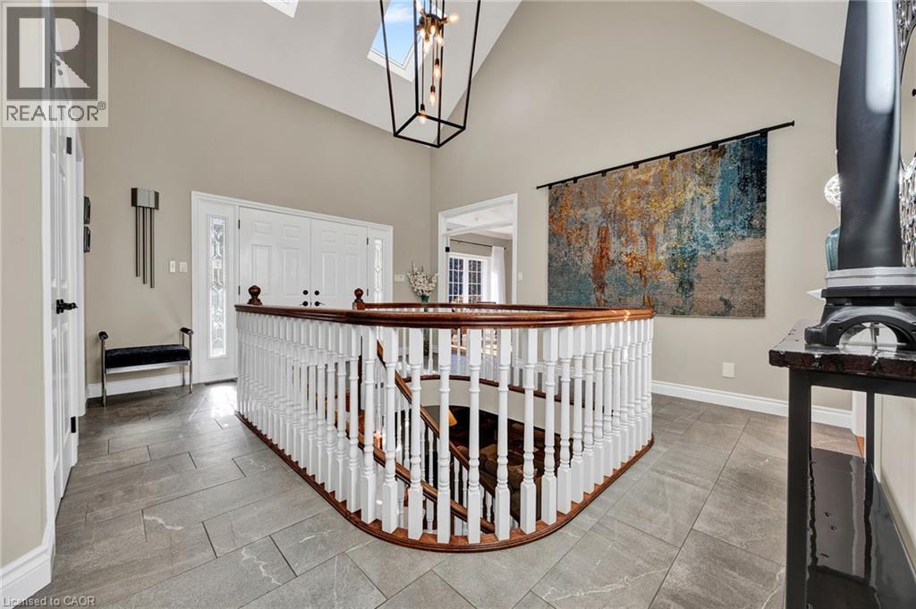10 MEADOW HEIGHTS Drive