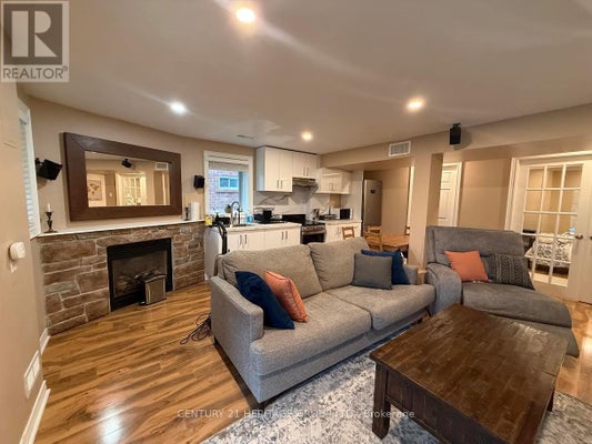 Bsmt - 154 Hollandview Trl, Aurora (Bayview Wellington), ON 2
