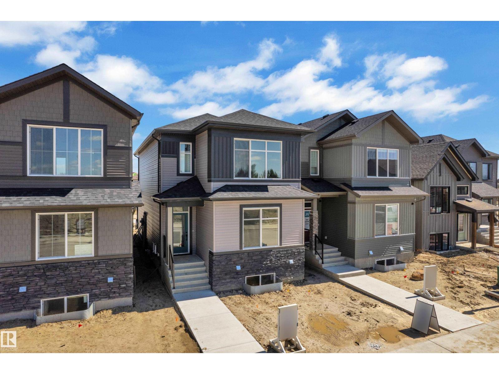 213 Falcon Crescent