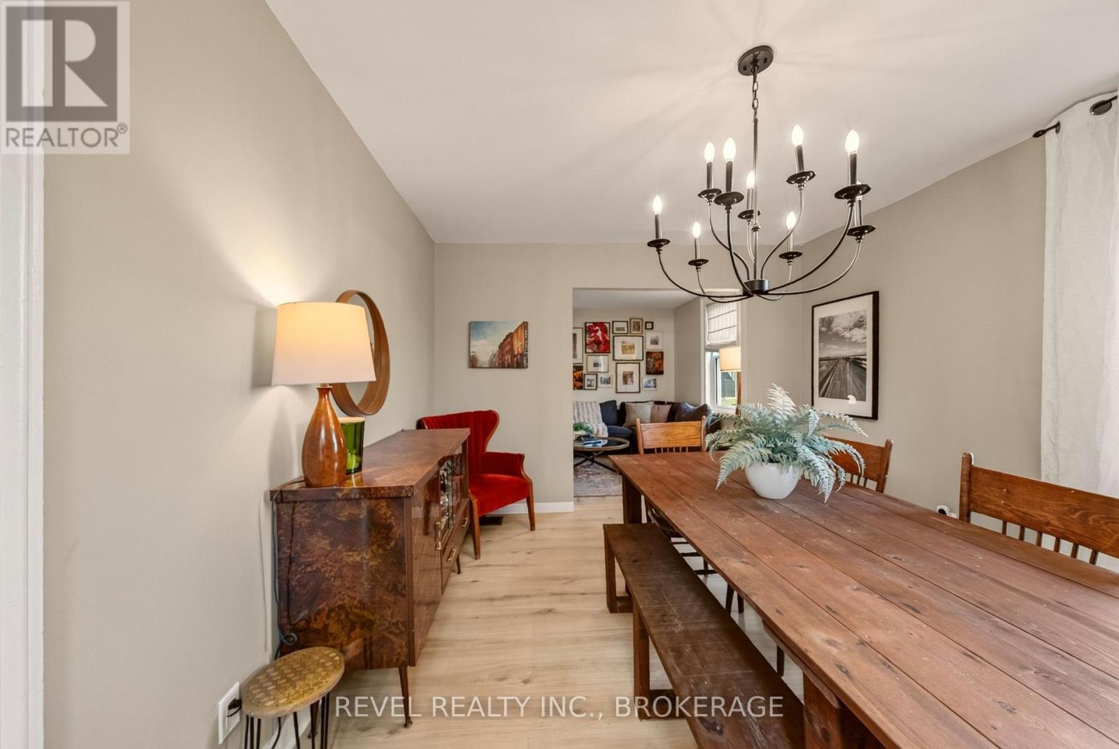 637 COLLINS BAY ROAD