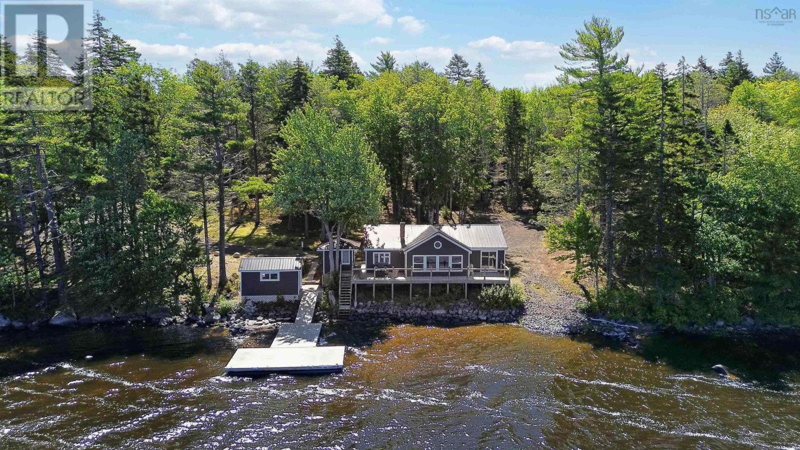 31 Lake Shore Drive - Photo 2