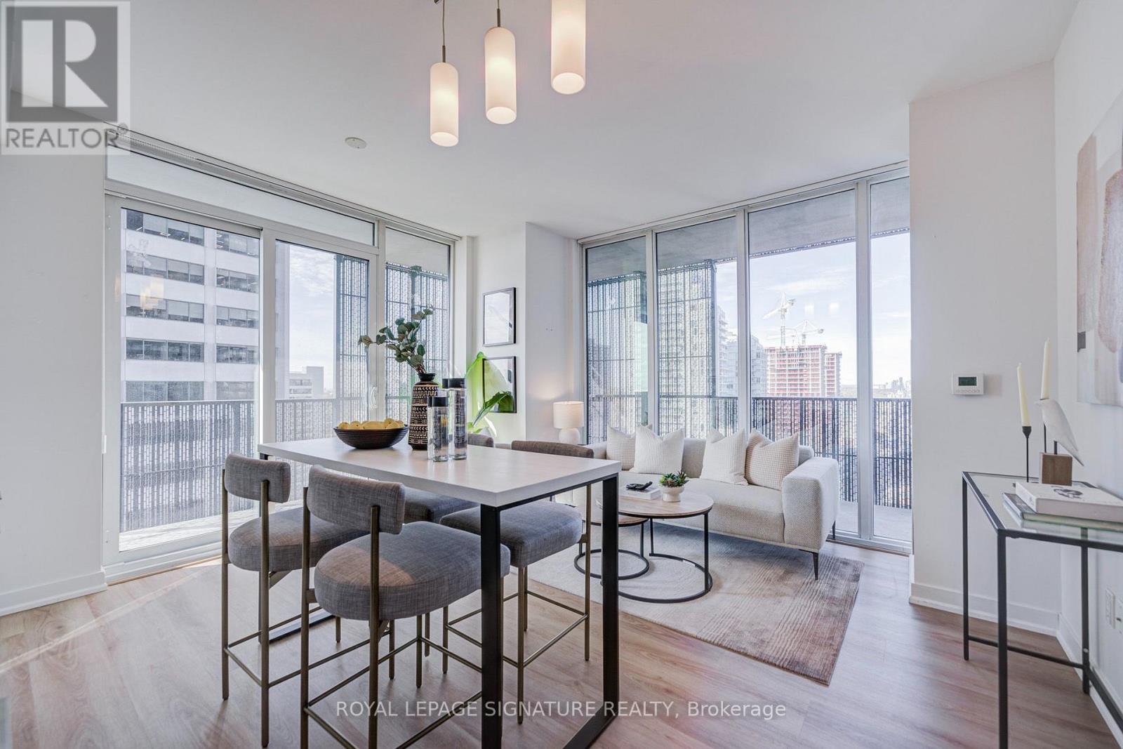1705 - 8 EGLINTON AVENUE E